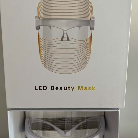 Seven color facial mask with USB rechargeable cordless do a FACIAL anywhere - Picture 2 of 12